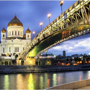 К Храму.
